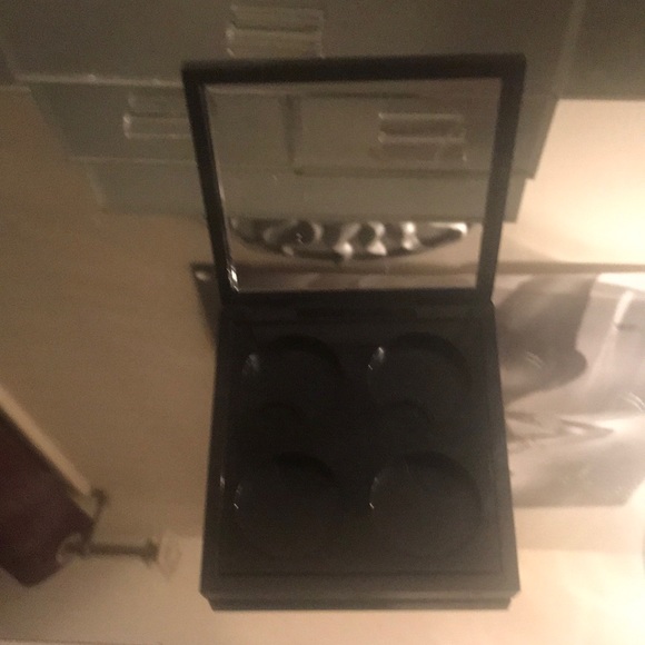 MAC eye shadow palette NEVER USED - Picture 4 of 6